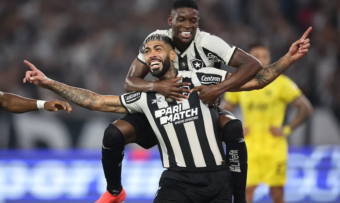 Botafogo goleia Peñarol por 5 a 0 e coloca pé na final da Libertadores; veja os gols