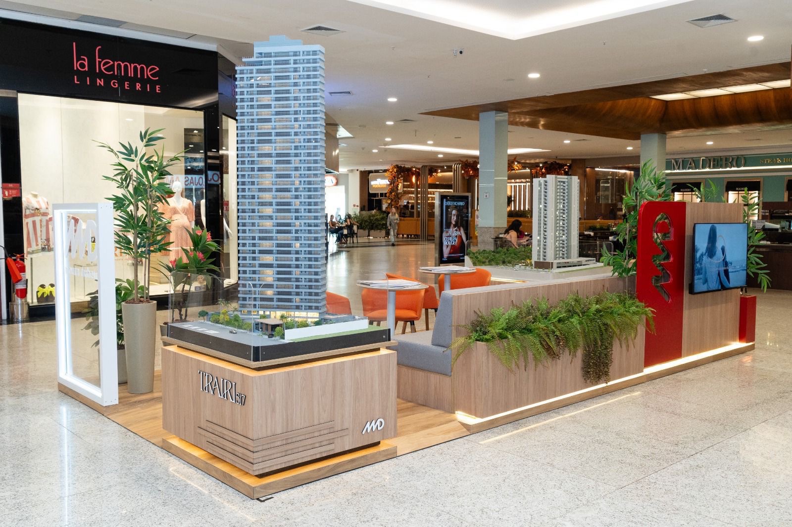 Moura Dubeux inaugura stand no Natal Shopping