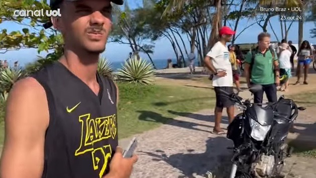 Humorista doa 2 motos após seguro não cobrir estragos da torcida do Peñarol