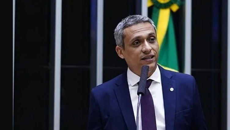 PF faz operação contra deputado Gustavo Gayer por fraude em cota parlamentar