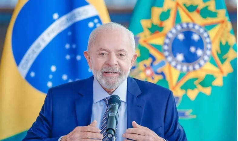 Novo exame de Lula é estável e ele pode trabalhar em Brasília