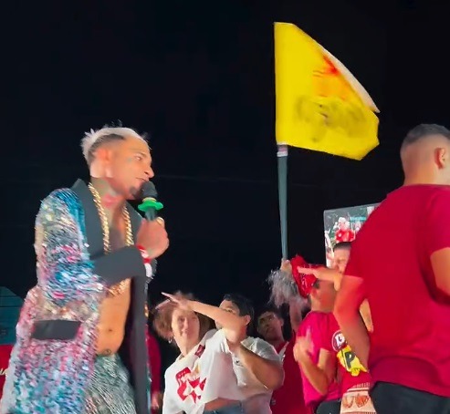 Showmício de Natalia teve apresentação de cantor que fez fama com música sobre drogas, sexo e agressão às mulheres