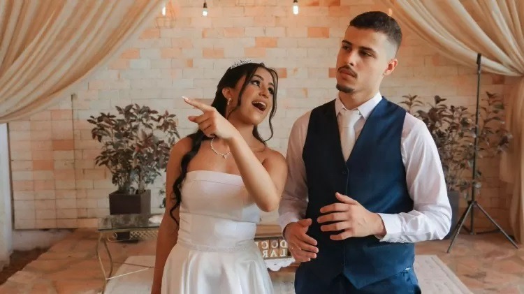 'Fui daminha de casamento na infância e me casei com pajem 18 anos depois'