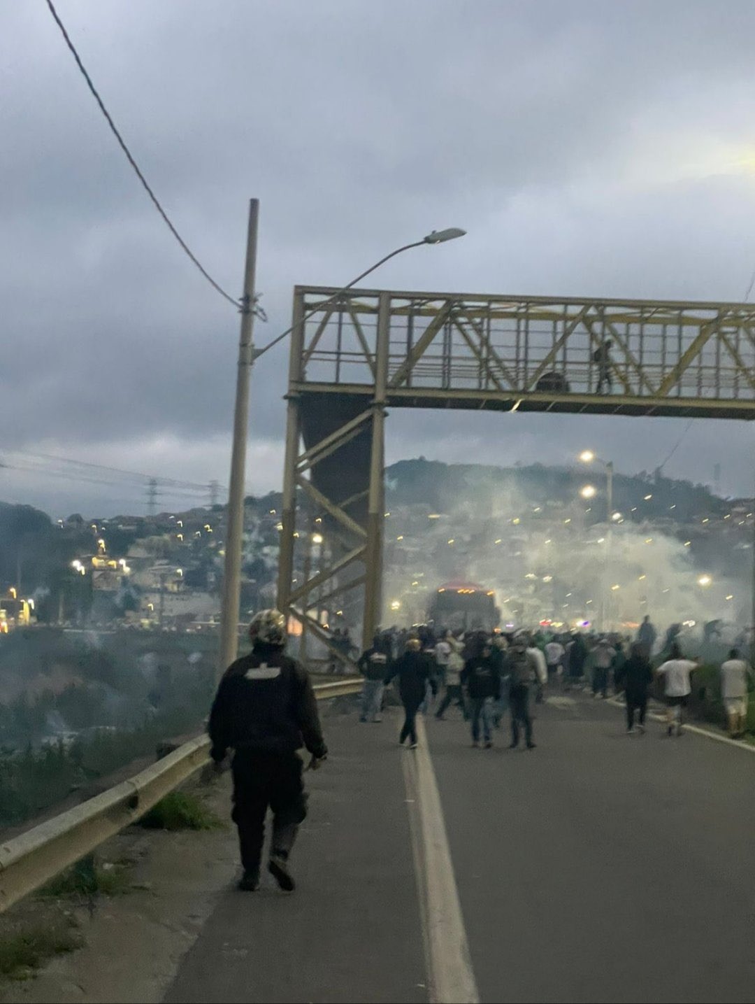 VÍDEO: Emboscada de torcida do Palmeiras deixa um cruzeirense morto e 12 feridos na Grande São Paulo