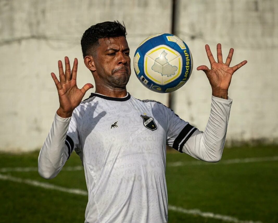 Wallyson renova com o ABC para 2025