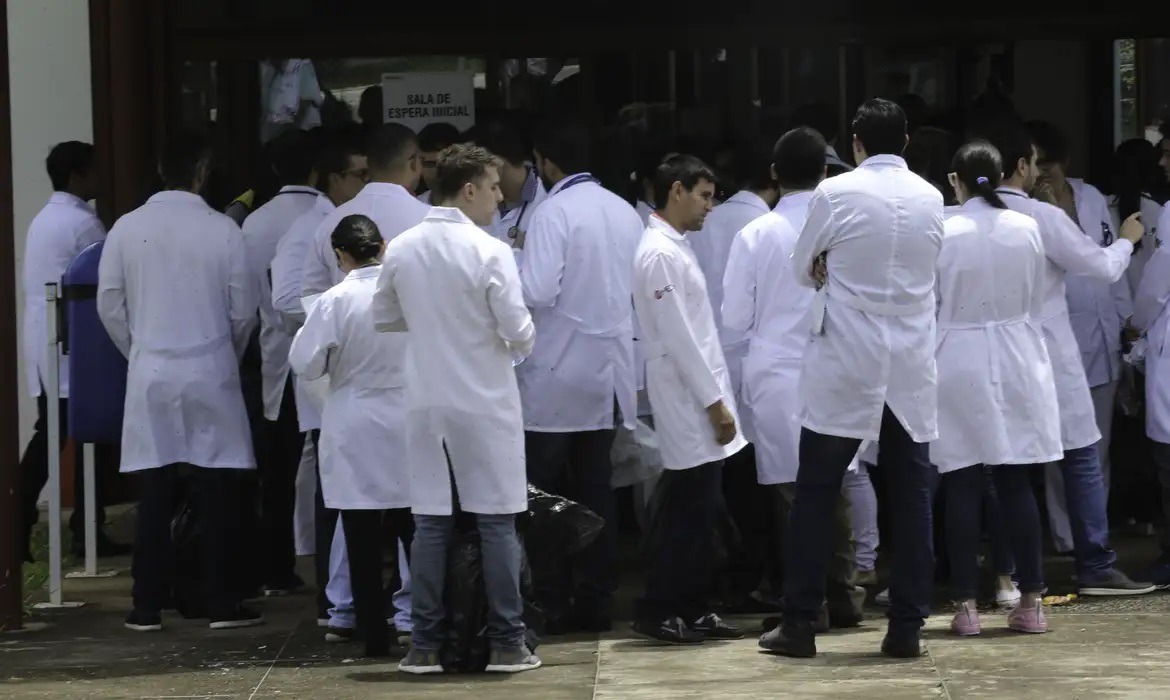 Casos de AVC aumentaram cerca de 15% em pessoas jovens; veja riscos