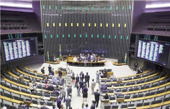 Câmara rejeita imposto sobre grande fortunas na regulamentação da tributária