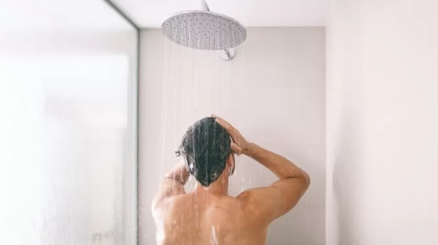 7 erros que cometemos ao tomar banho e que precisam ser evitados