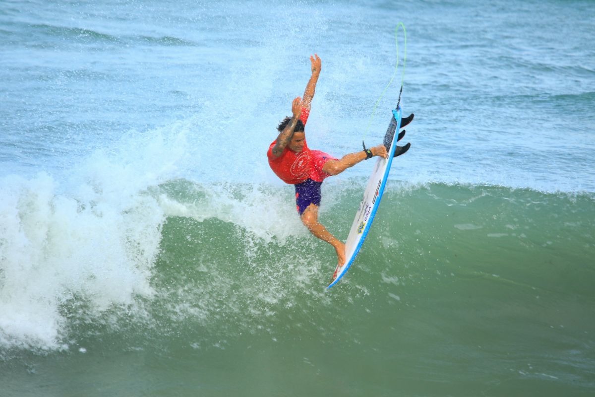 Italo Ferreira fecha o primeiro dia do Circuito Banco do Brasil de Surfe com vitória em Natal