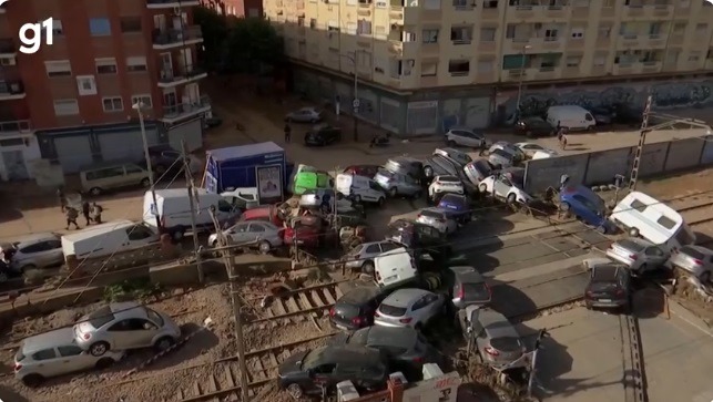 Mortos passam de 200 na maior enchente do século na Espanha