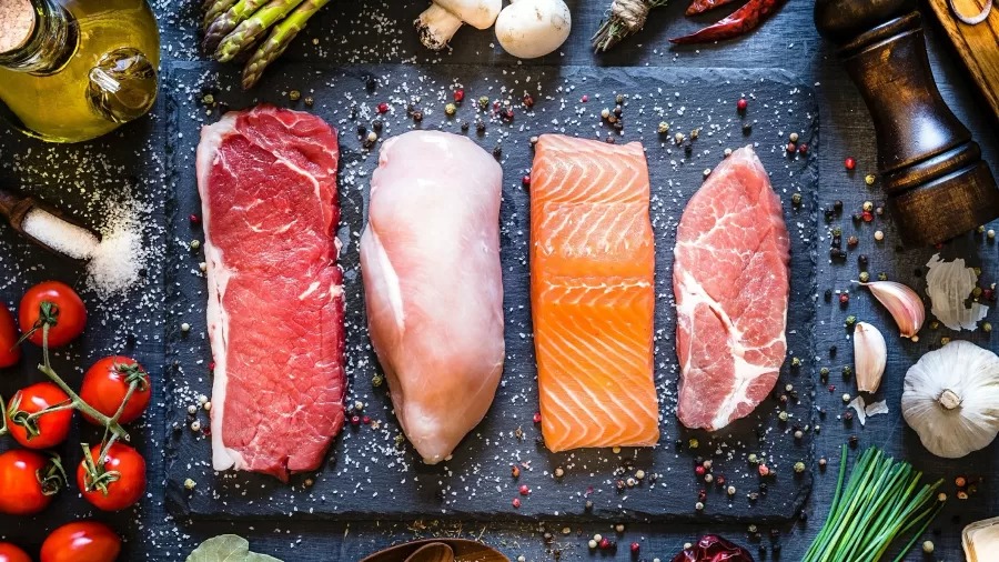 Qual carne animal tem mais proteína entre boi, frango, peixe e porco? Confira a resposta