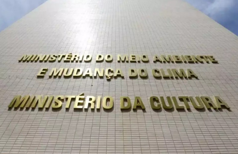 Lula cria filiais na Cultura para dar boquinha a petistas