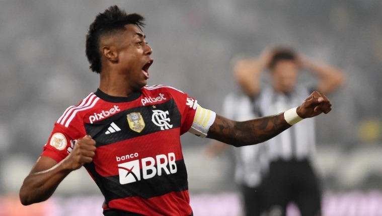 Bruno Henrique, do Flamengo, é alvo de operação da PF que investiga manipulação