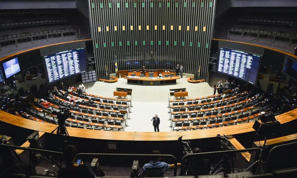 Cinco meses após polêmica, PL do Aborto “some” na Câmara