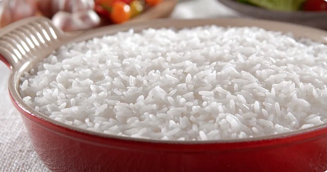 Governo confisca 10.500 kg de arroz vendidos como tipo superior