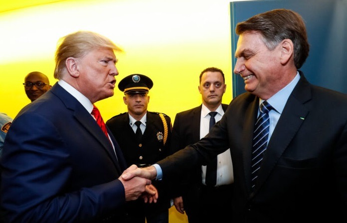 Bolsonaro precisará que STF autorize sua ida à posse de Trump
