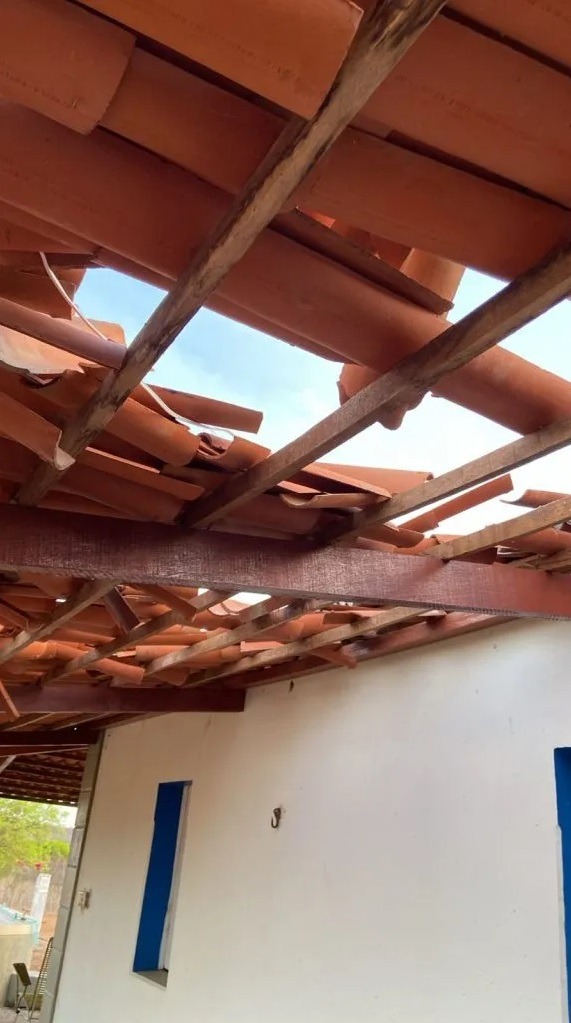 Caças da FAB destroem telhado de casa durante manobras da CRUZEX