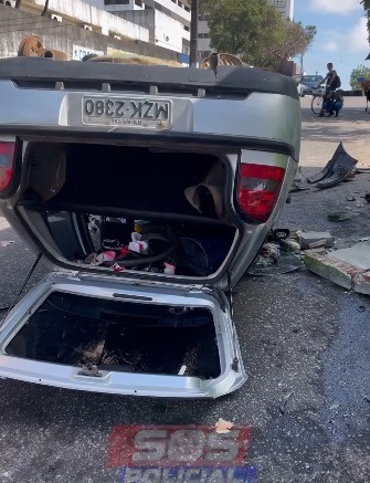 VÍDEO: Motorista embriagado capota veículo e foge em Natal