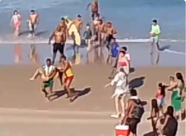 Cinco pessoas são resgatadas de afogamentos em praias de Natal no fim de semana
