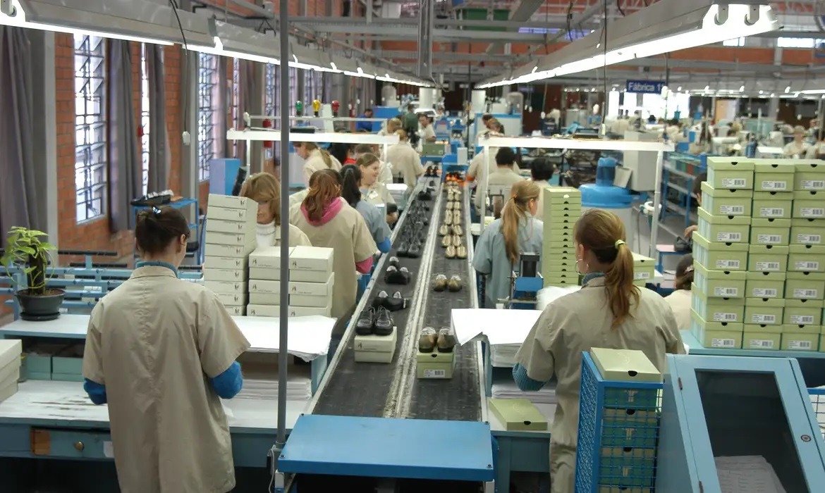 Pessimismo com a economia diminui confiança da indústria, diz CNI