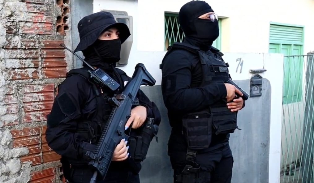 Operação cumpre mandados de busca e apreensão em Parnamirim; duas pessoas são presas
