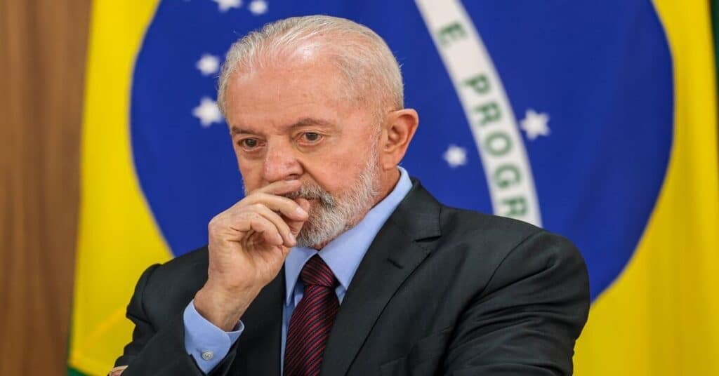 Avaliação positiva do governo Lula cai 7,2 pontos desde o começo do ano