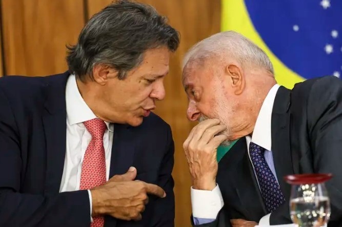 Lula limitará valorização do salário mínimo a 2,5% acima da inflação