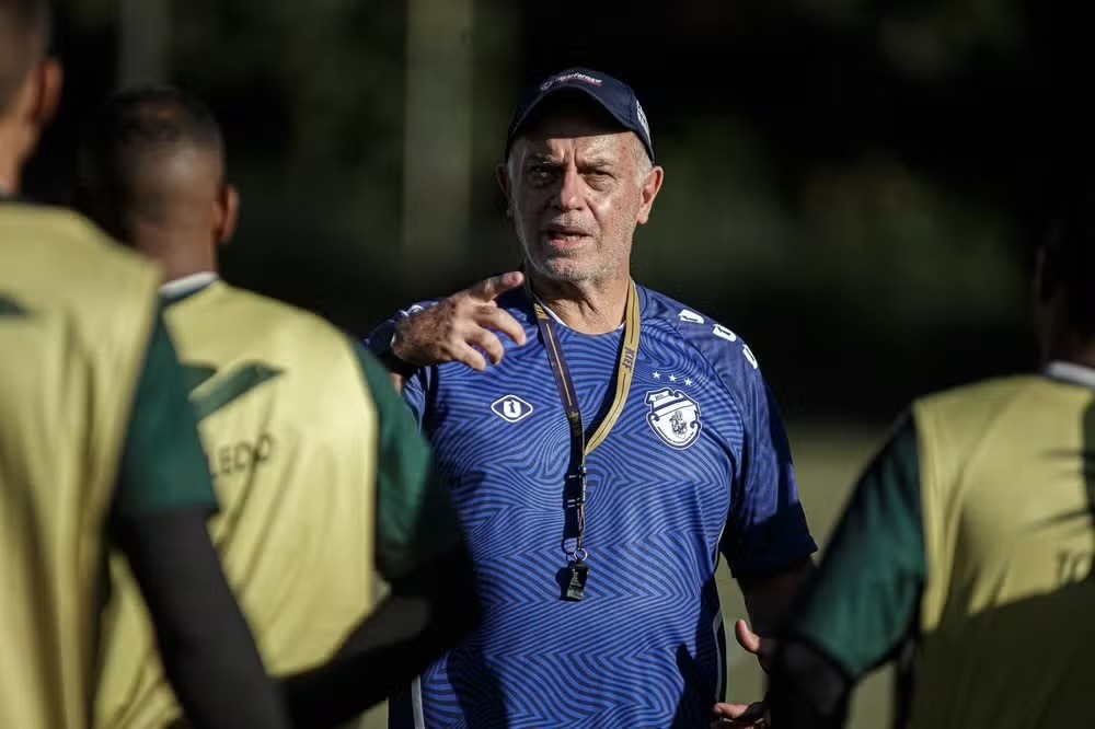 Baraúnas confirma ex-América como treinador para 2025