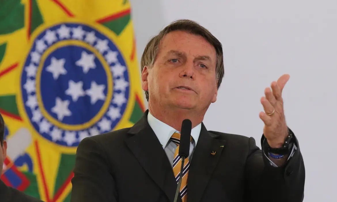 Bolsonaro zoa Janja por pronunciar “inresponsável” e “ploblemas”