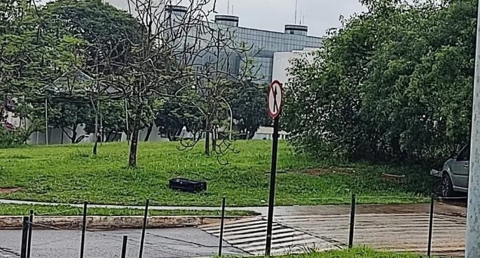 Após explosões na Praça dos Três Poderes, mala abandonada perto da Câmara mobiliza polícia e esquadrão antibomba