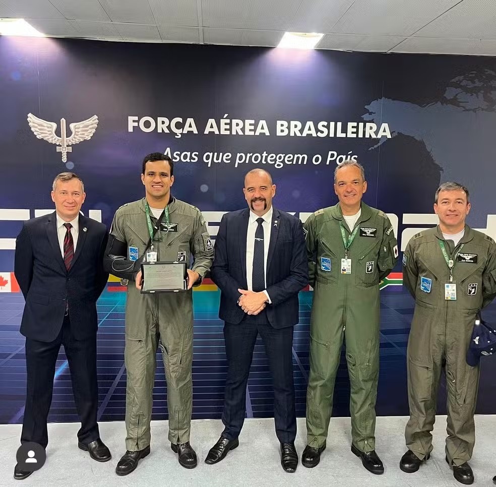 Piloto de avião da FAB que caiu no RN recebe homenagem