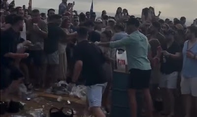 VÍDEO: Confusão e pancadaria em final de show na praia de Pipa; assista