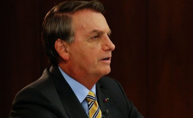 Após indiciamento, Bolsonaro critica Moraes: "Faz tudo que não diz a lei"
