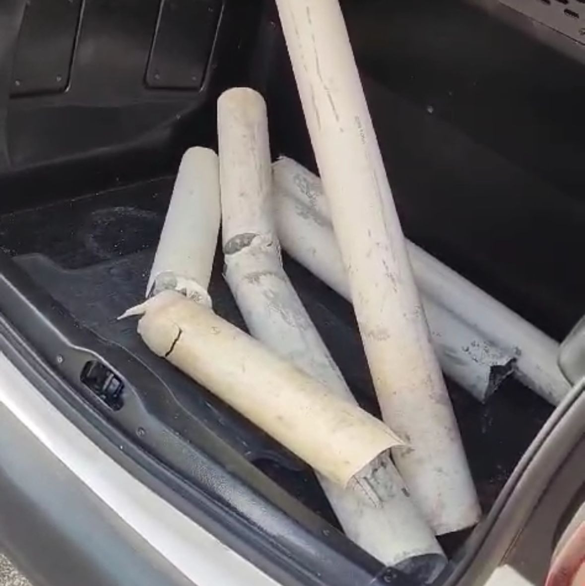 VÍDEO: Polícia remove barricadas instaladas por criminosos em Mãe Luiza