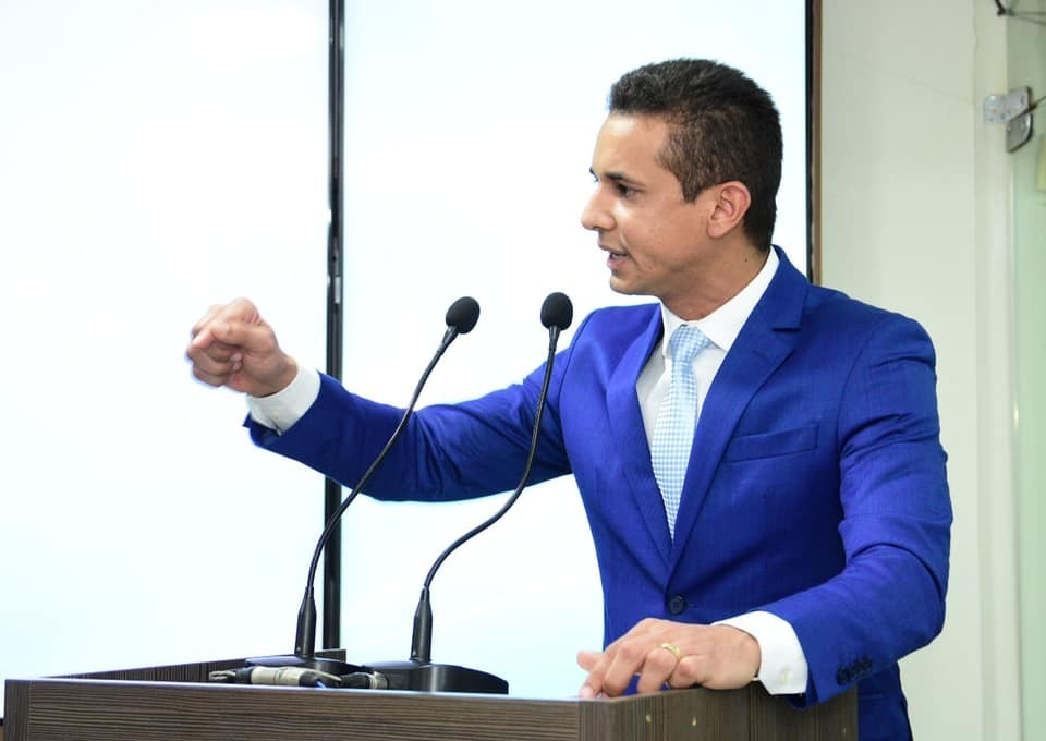 Allyson denuncia falta de obstetras em maternidade por atraso salarial do Governo