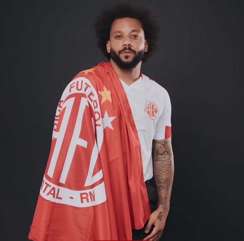 Marcelo, ex-fluminense, será garoto-propaganda do programa de sócios do América-RN; foto viraliza