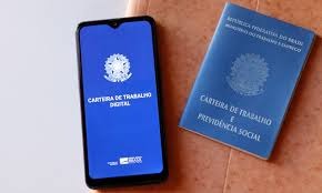 Taxa de desemprego cai para 6,2% e atinge menor índice da história, diz IBGE