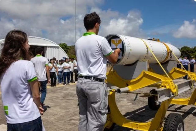 Foguete lançado do RN leva cartas de jovens estudantes ao espaço 