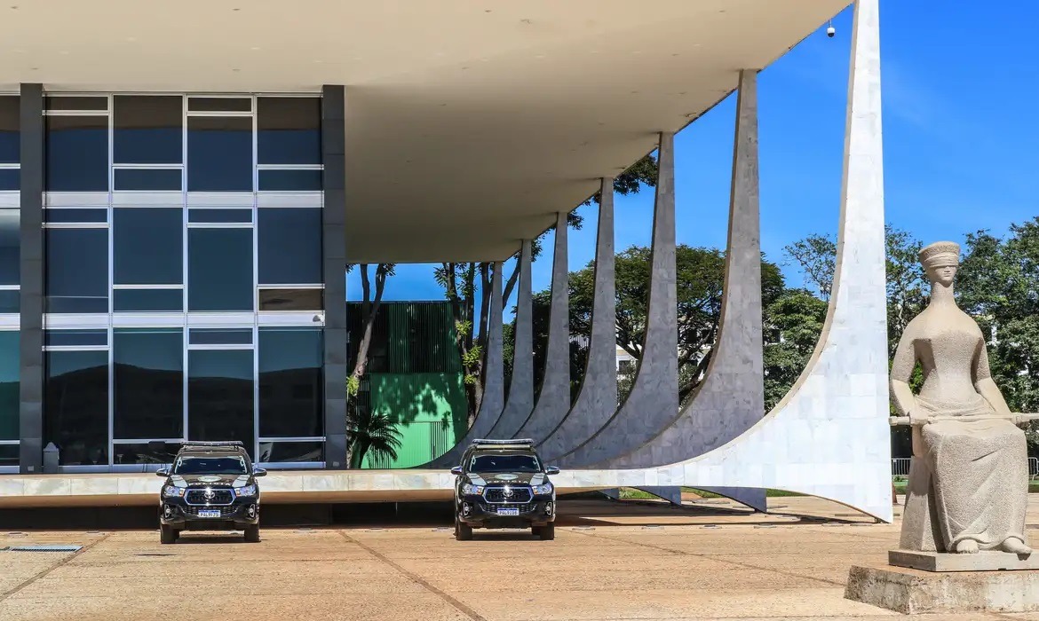 STF arquiva acusação contra trio que hostilizou Moraes em aeroporto