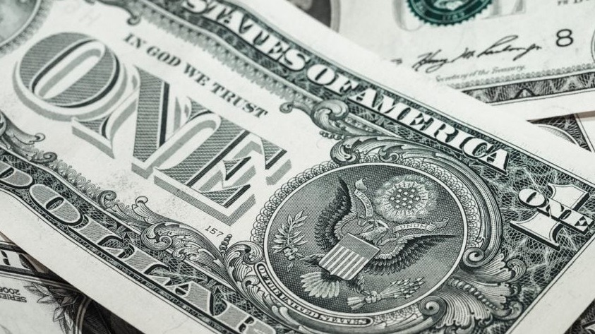 Crise acelera: dólar bate recorde pela 4ª vez e taxa Selic pode subir de 0,75% a 1%
