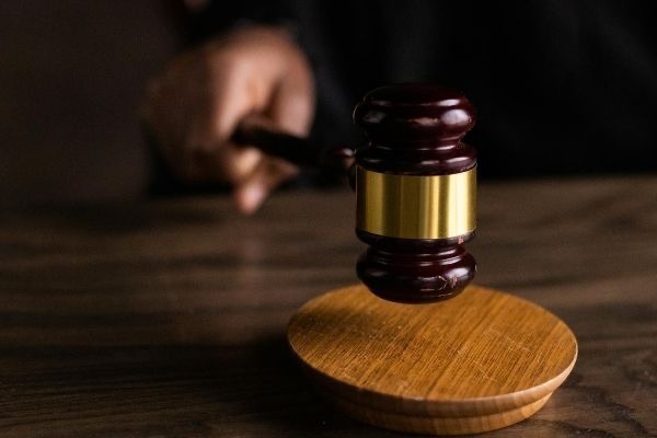 Agência deve indenizar cliente após suspender ofertas promocionais