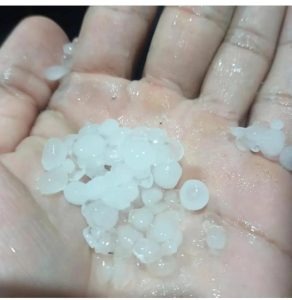 VÍDEOS: Chuva de granizo surpreende moradores de Serra Negra do Norte