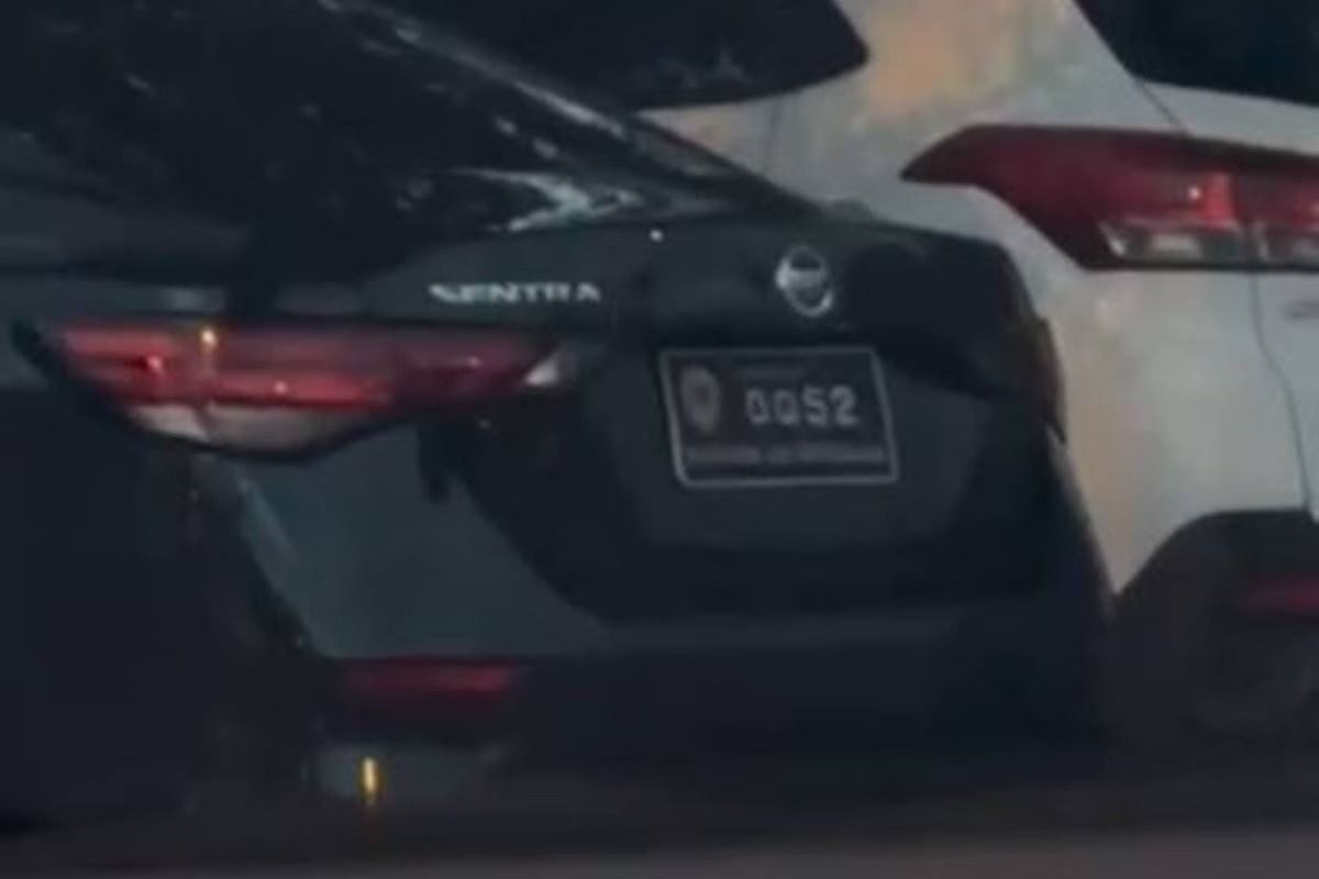 Carro oficial usado por senador do PT é flagrado em academia no DF