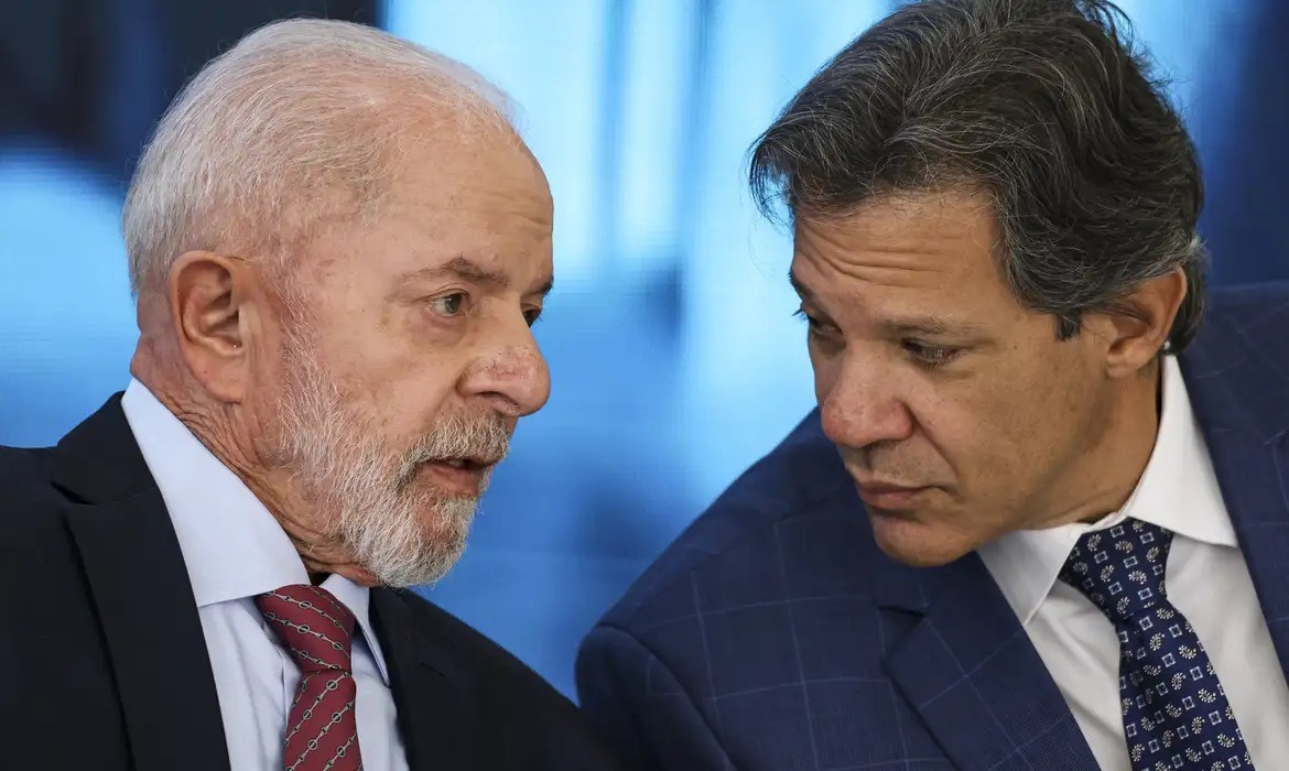 Quem ganha 2 salários mínimos não receberá abono salarial em 2026