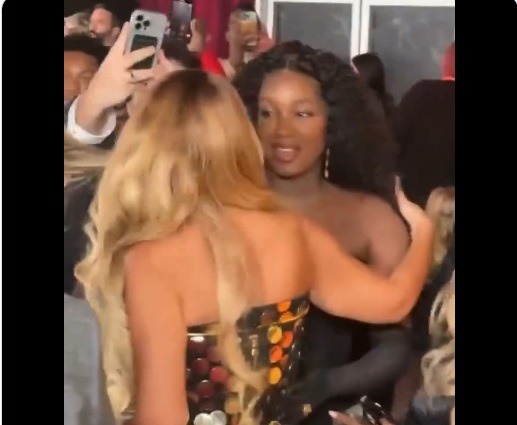 Iza e Beyoncé se encontram na premiere de "Mufasa: O Rei Leão" e momento viraliza; ASSISTA
