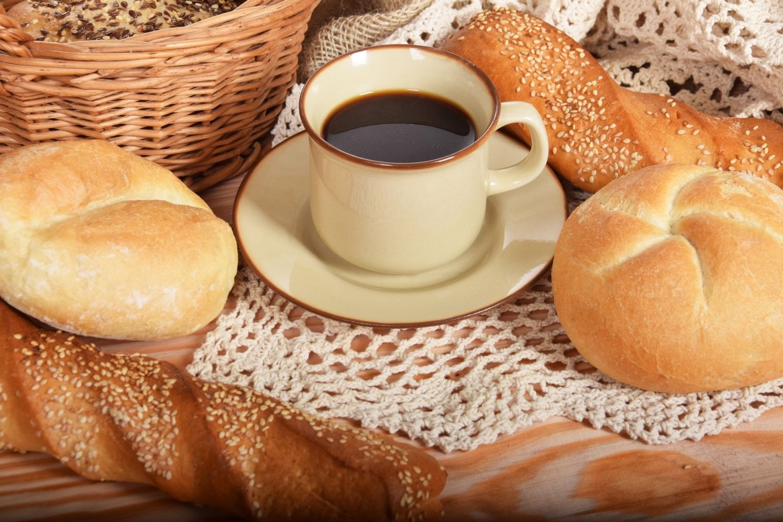 Dupla das manhãs, café e pão registram alta de preços