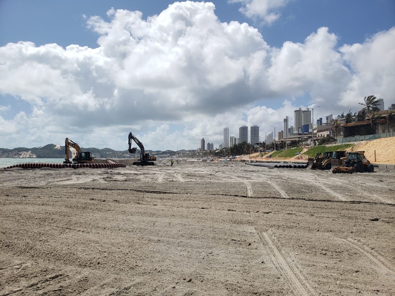 Engorda de Ponta Negra alcança 68% de conclusão, diz Seinfra