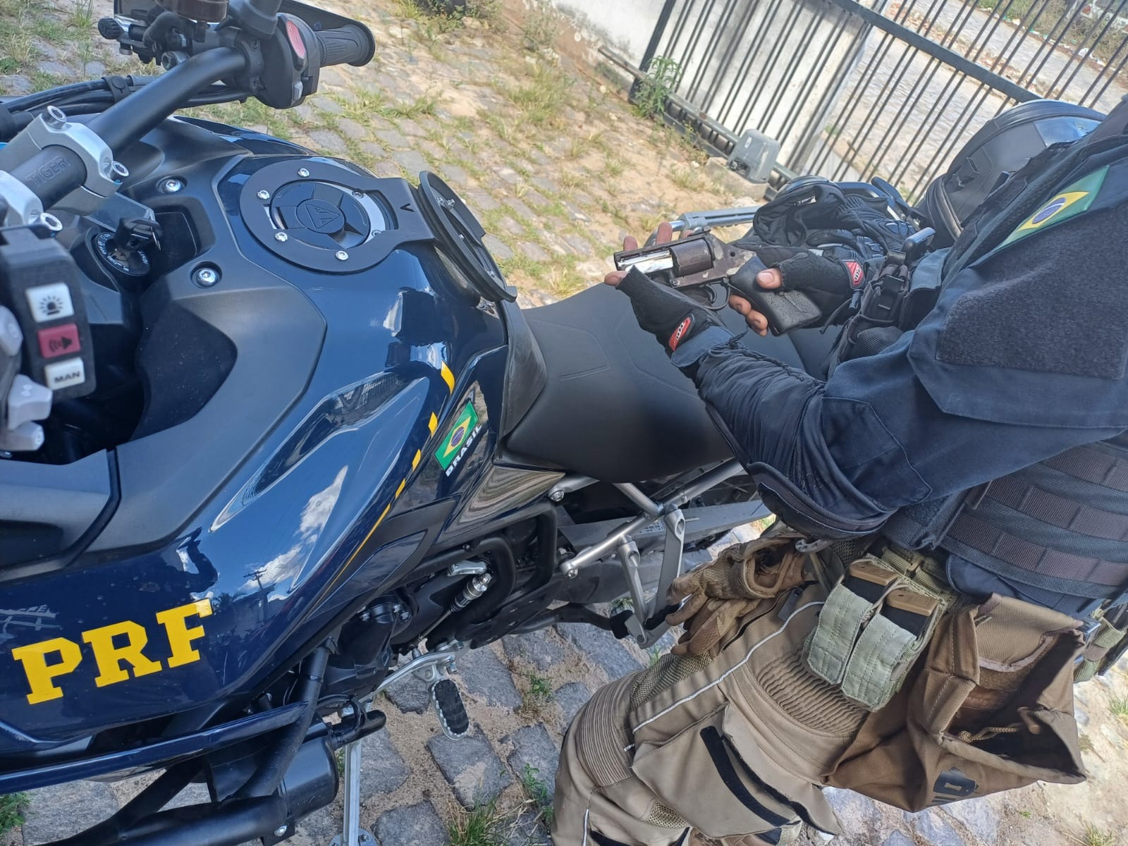 Dupla em fuga é detida pela PRF após acompanhamento tático na BR-406