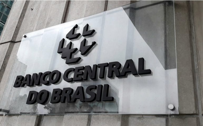 BC acelera alta dos juros e eleva Selic a 12,25% em última reunião de 2024