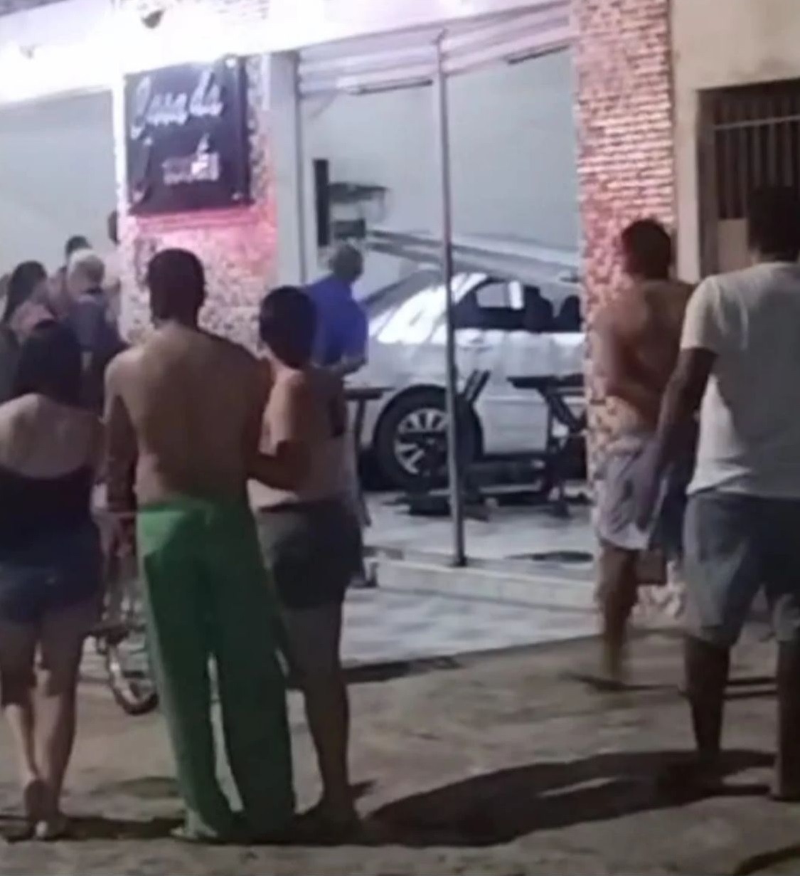 Criança de três anos tem perna dilacerada após ser atingida por carro na Grande Natal